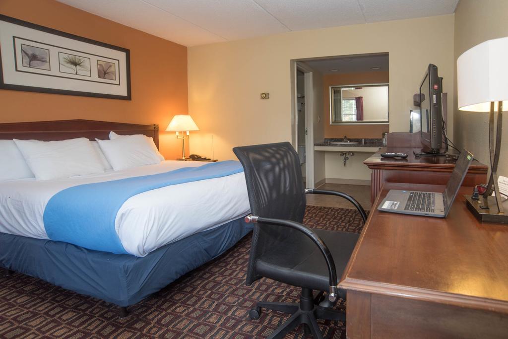 Colonnade Inn Lyndonville Buitenkant foto