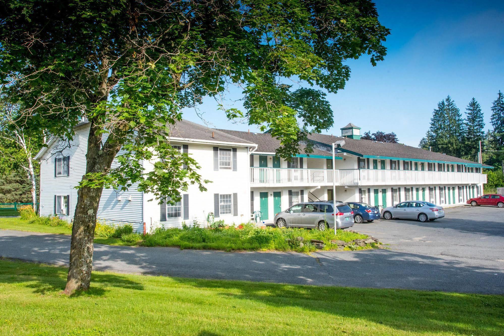 Colonnade Inn Lyndonville Buitenkant foto