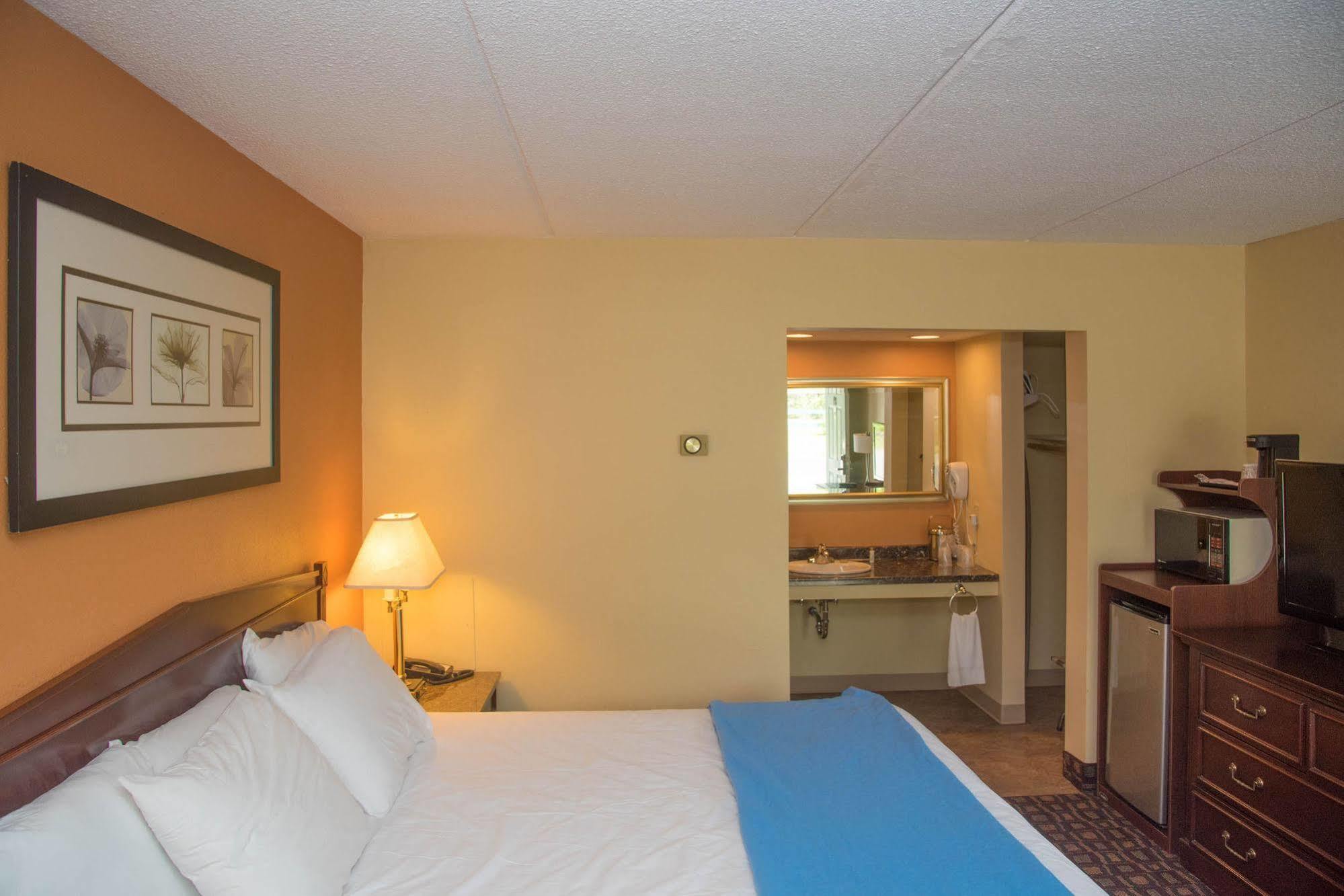 Colonnade Inn Lyndonville Buitenkant foto