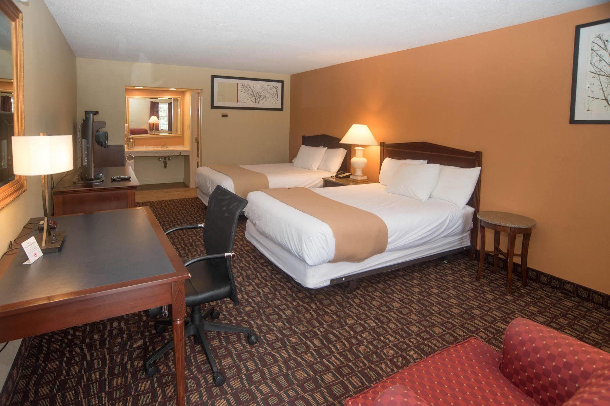 Colonnade Inn Lyndonville Buitenkant foto