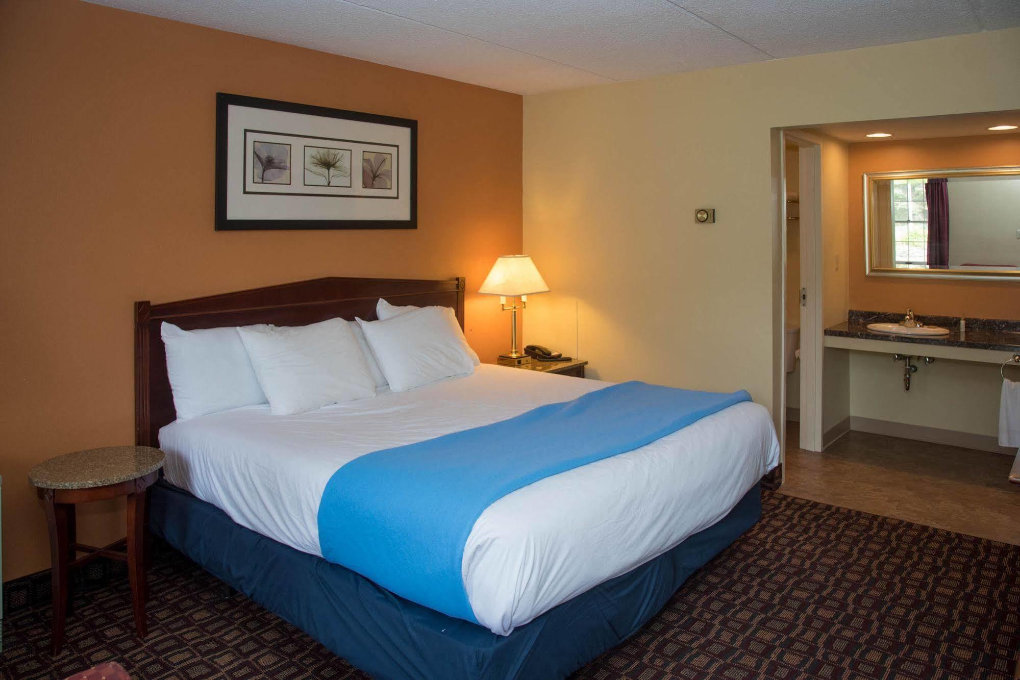 Colonnade Inn Lyndonville Buitenkant foto