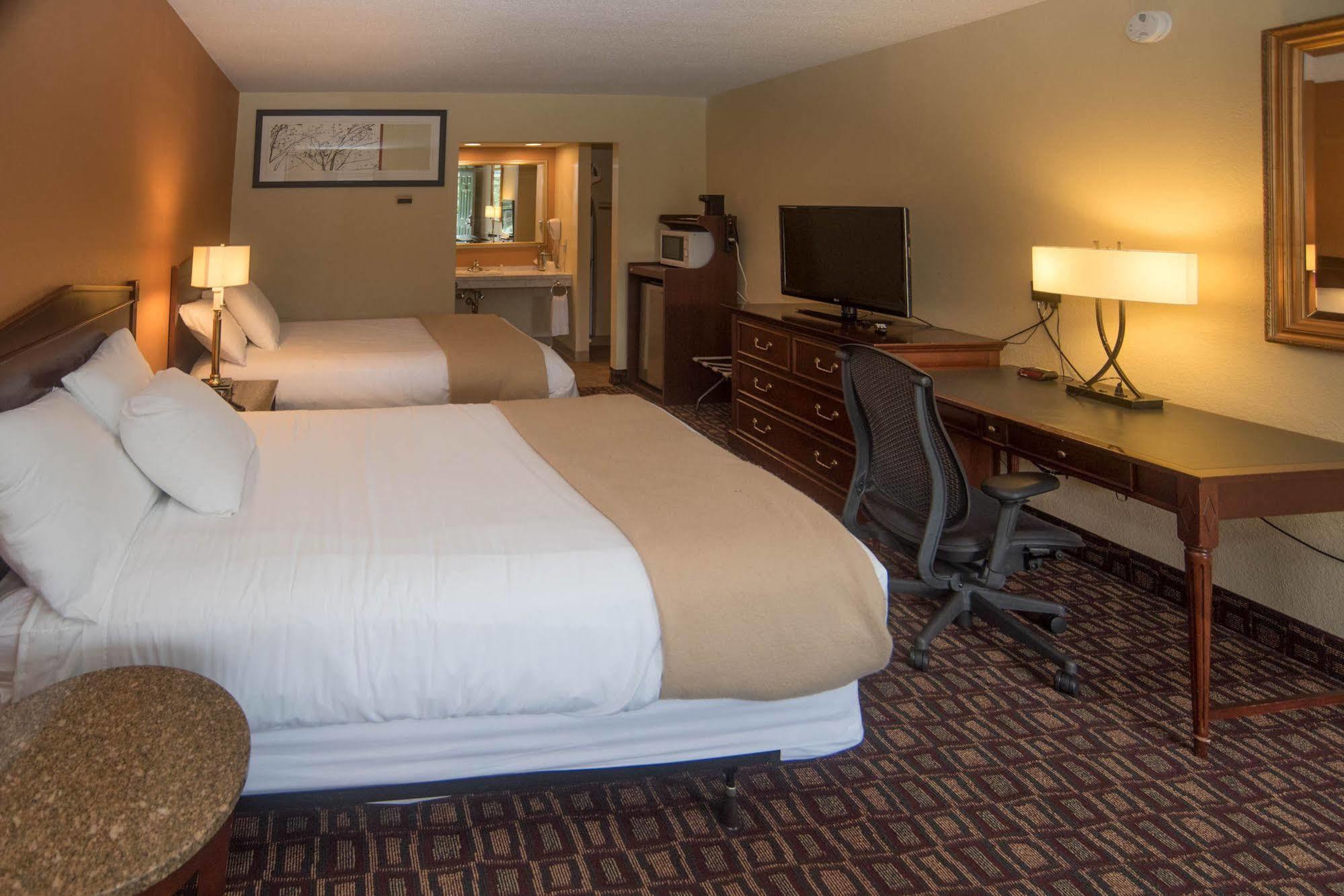 Colonnade Inn Lyndonville Buitenkant foto
